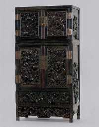 18世纪晚期 紫檀雕五爪龙如意云纹小顶箱柜